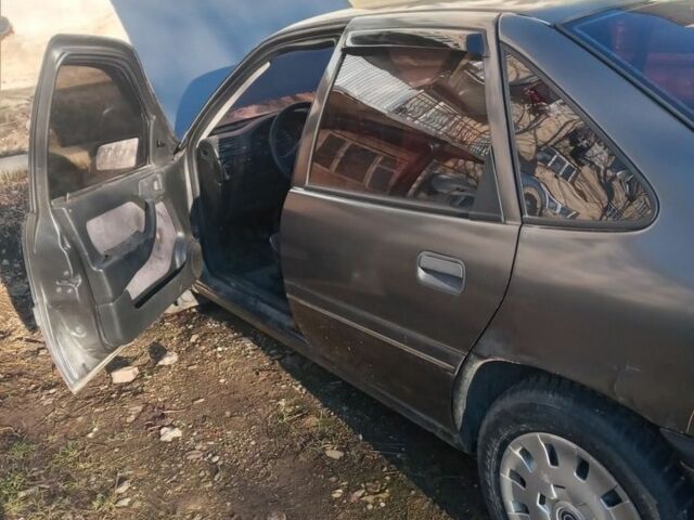 Сірий Опель Вектра, об'ємом двигуна 1.6 л та пробігом 270 тис. км за 1500 $, фото 1 на Automoto.ua