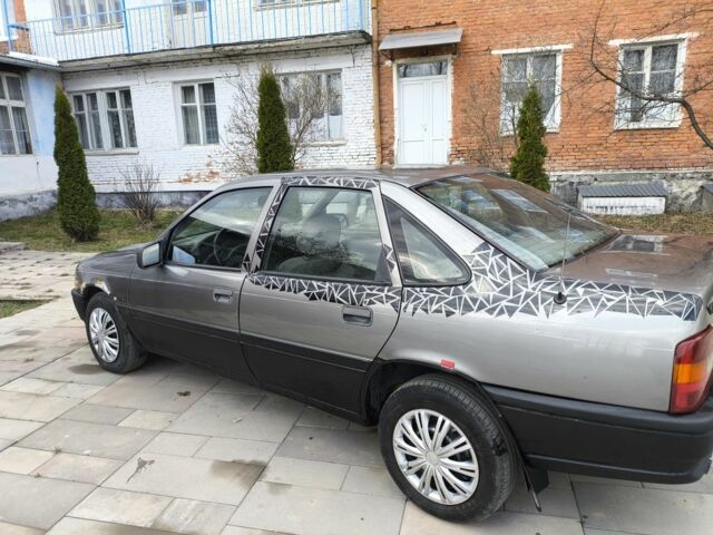 Сірий Опель Вектра, об'ємом двигуна 1.4 л та пробігом 343 тис. км за 899 $, фото 10 на Automoto.ua