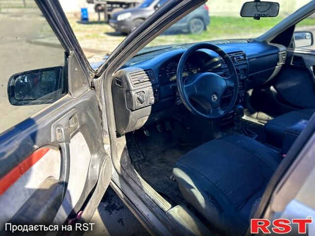 Серый Опель Вектра, объемом двигателя 2 л и пробегом 0 тыс. км за 1100 $, фото 1 на Automoto.ua