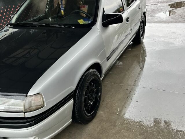 Серый Опель Вектра, объемом двигателя 2 л и пробегом 300 тыс. км за 850 $, фото 3 на Automoto.ua