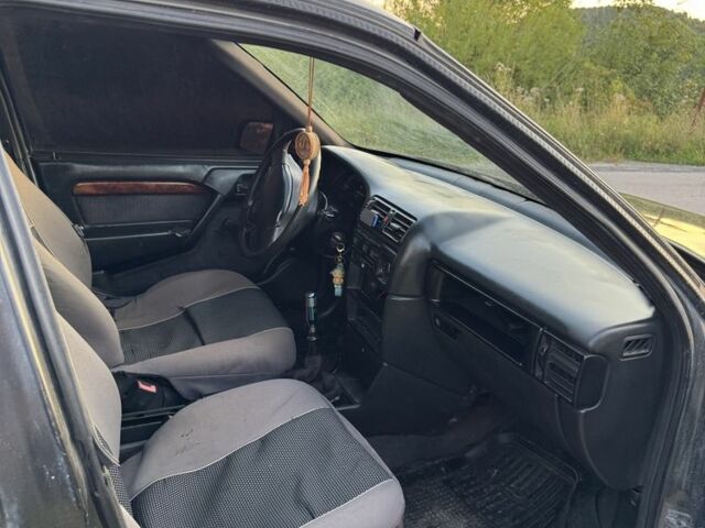 Серый Опель Вектра, объемом двигателя 1.8 л и пробегом 250 тыс. км за 1250 $, фото 5 на Automoto.ua