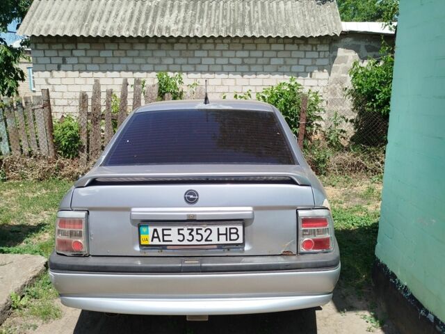 Сірий Опель Вектра, об'ємом двигуна 2 л та пробігом 350 тис. км за 50000 $, фото 6 на Automoto.ua