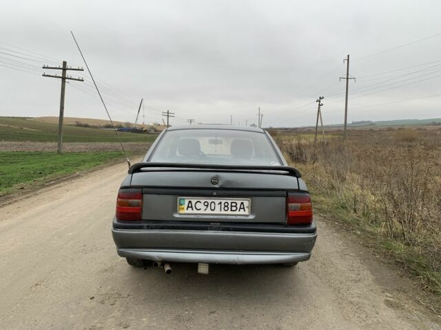 Серый Опель Вектра, объемом двигателя 1.6 л и пробегом 280 тыс. км за 920 $, фото 2 на Automoto.ua