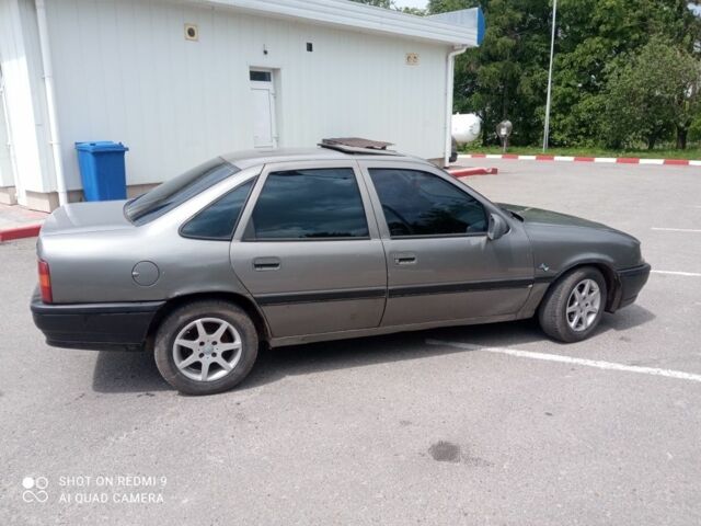 Серый Опель Вектра, объемом двигателя 2 л и пробегом 200 тыс. км за 950 $, фото 3 на Automoto.ua