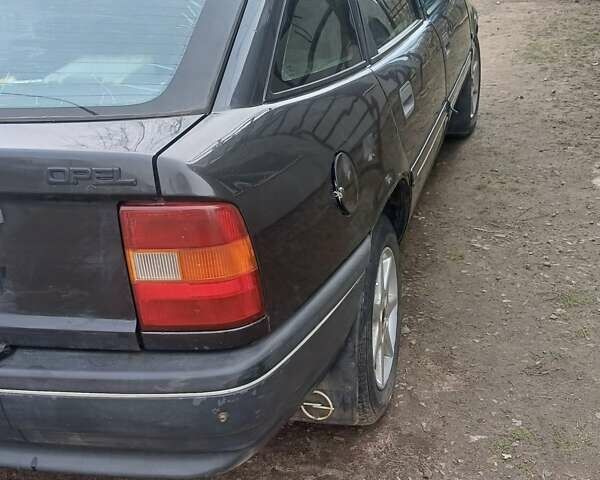 Сірий Опель Вектра, об'ємом двигуна 1.6 л та пробігом 337 тис. км за 1200 $, фото 7 на Automoto.ua