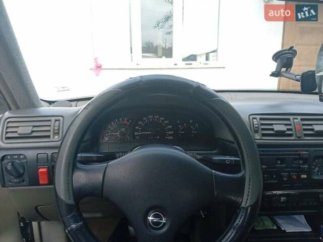 Серый Опель Вектра, объемом двигателя 1.6 л и пробегом 500 тыс. км за 2000 $, фото 5 на Automoto.ua