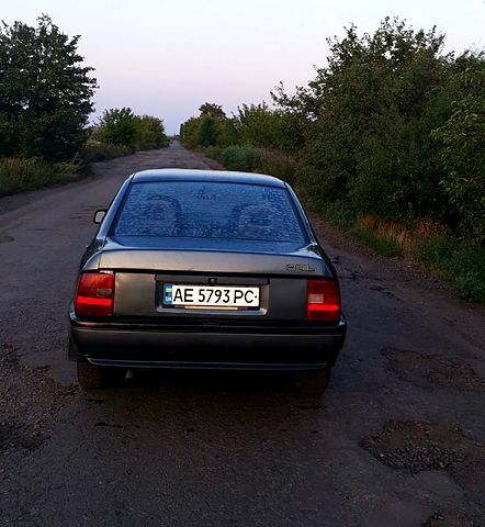 Серый Опель Вектра, объемом двигателя 2 л и пробегом 335 тыс. км за 1950 $, фото 1 на Automoto.ua