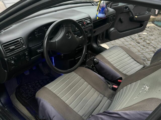 Серый Опель Вектра, объемом двигателя 1.6 л и пробегом 230 тыс. км за 1900 $, фото 5 на Automoto.ua