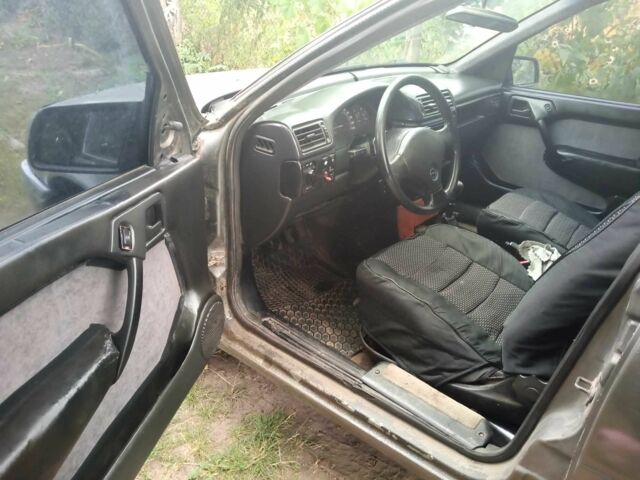 Сірий Опель Вектра, об'ємом двигуна 2 л та пробігом 355 тис. км за 1250 $, фото 5 на Automoto.ua