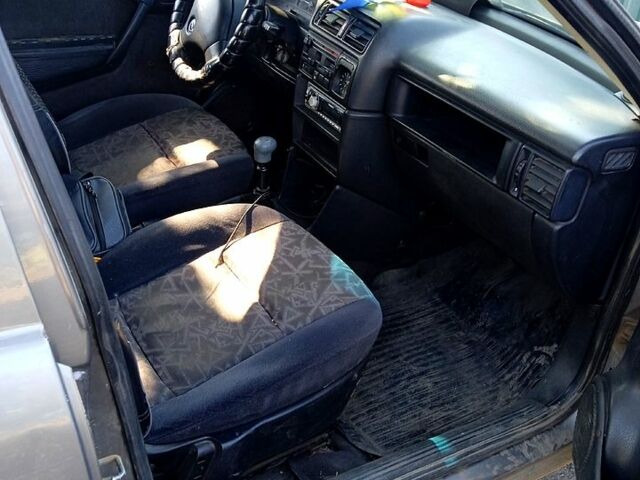 Сірий Опель Вектра, об'ємом двигуна 1.6 л та пробігом 300 тис. км за 1500 $, фото 1 на Automoto.ua