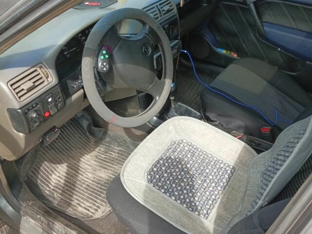 Серый Опель Вектра, объемом двигателя 2 л и пробегом 1000 тыс. км за 1449 $, фото 7 на Automoto.ua