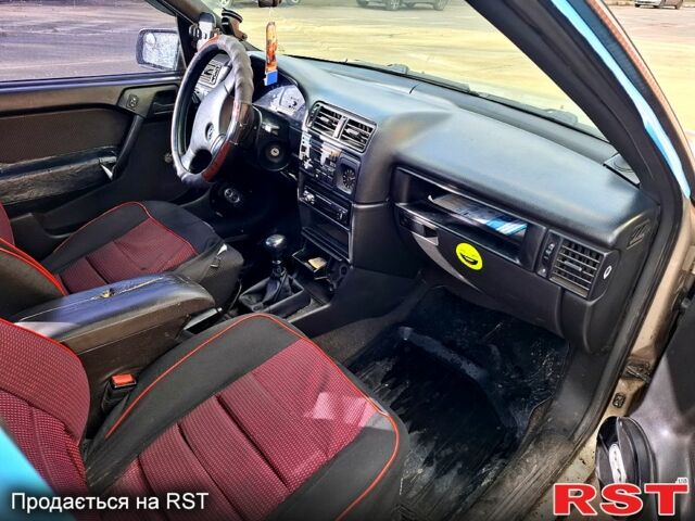 Серый Опель Вектра, объемом двигателя 1.6 л и пробегом 200 тыс. км за 850 $, фото 4 на Automoto.ua