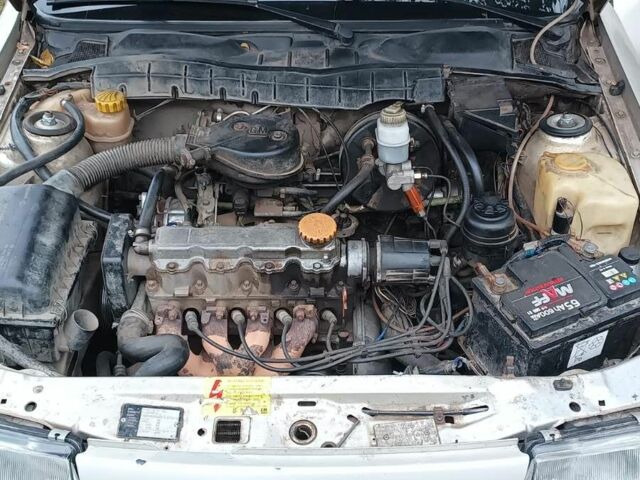 Опель Вектра 1990 у Краматорске на Automoto.ua Сірий Опель Вектра, об'ємом двигуна 1.6 л та пробігом 405 тис. км за 1200 $, фото 4 на Automoto.ua