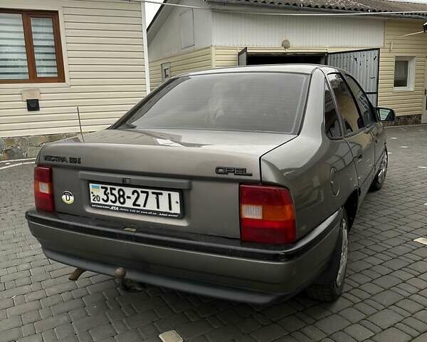 Сірий Опель Вектра, об'ємом двигуна 1.6 л та пробігом 230 тис. км за 1900 $, фото 3 на Automoto.ua