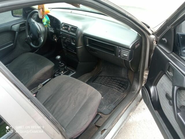 Серый Опель Вектра, объемом двигателя 2 л и пробегом 200 тыс. км за 950 $, фото 7 на Automoto.ua