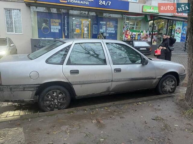 Серый Опель Вектра, объемом двигателя 1.6 л и пробегом 400 тыс. км за 900 $, фото 2 на Automoto.ua