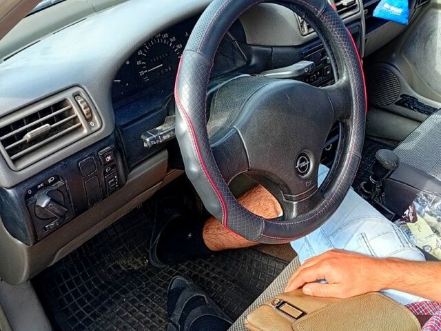Сірий Опель Вектра, об'ємом двигуна 1.6 л та пробігом 0 тис. км за 850 $, фото 1 на Automoto.ua