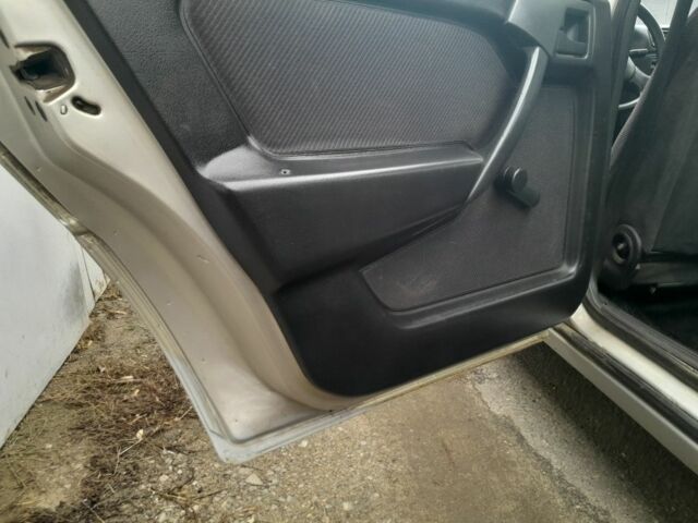 Серый Опель Вектра, объемом двигателя 1.6 л и пробегом 200 тыс. км за 750 $, фото 5 на Automoto.ua