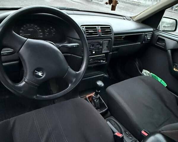 Серый Опель Вектра, объемом двигателя 2 л и пробегом 409 тыс. км за 1500 $, фото 8 на Automoto.ua