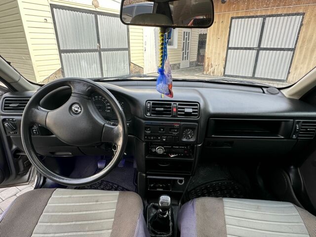 Серый Опель Вектра, объемом двигателя 1.6 л и пробегом 230 тыс. км за 1900 $, фото 6 на Automoto.ua