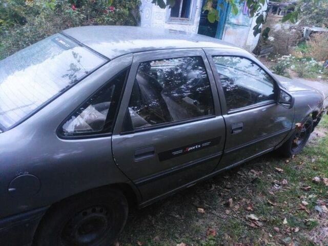 Опель Вектра 1990 в Кременчуге на Automoto.ua Серый Опель Вектра, объемом двигателя 2 л и пробегом 300 тыс. км за 480 $, фото 1 на Automoto.ua