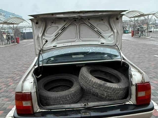 Серый Опель Вектра, объемом двигателя 2 л и пробегом 410 тыс. км за 1500 $, фото 3 на Automoto.ua