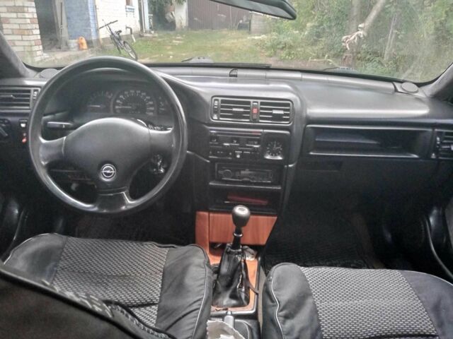 Сірий Опель Вектра, об'ємом двигуна 2 л та пробігом 355 тис. км за 1250 $, фото 6 на Automoto.ua