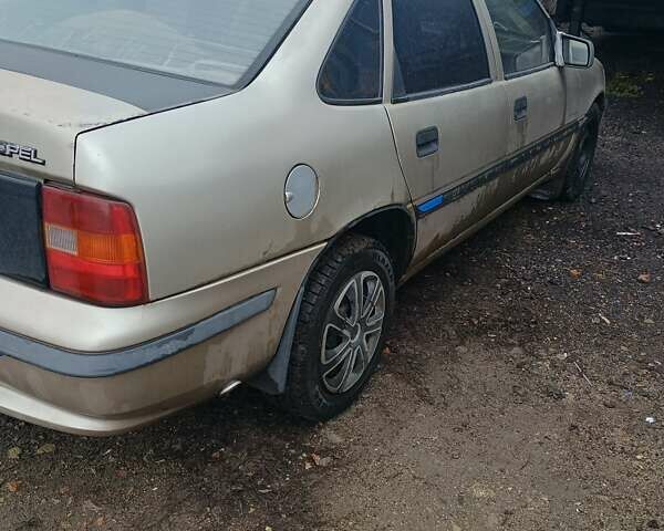 Сірий Опель Вектра, об'ємом двигуна 2 л та пробігом 368 тис. км за 1000 $, фото 1 на Automoto.ua