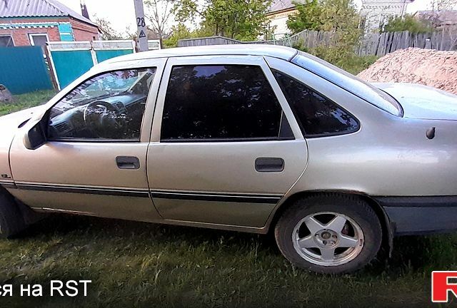 Серый Опель Вектра, объемом двигателя 2 л и пробегом 0 тыс. км за 1600 $, фото 4 на Automoto.ua