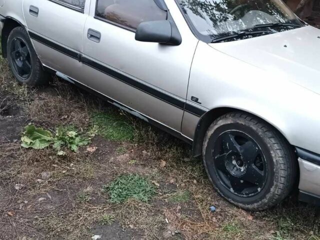 Опель Вектра 1990 у Краматорске на Automoto.ua Сірий Опель Вектра, об'ємом двигуна 1.6 л та пробігом 405 тис. км за 1200 $, фото 2 на Automoto.ua