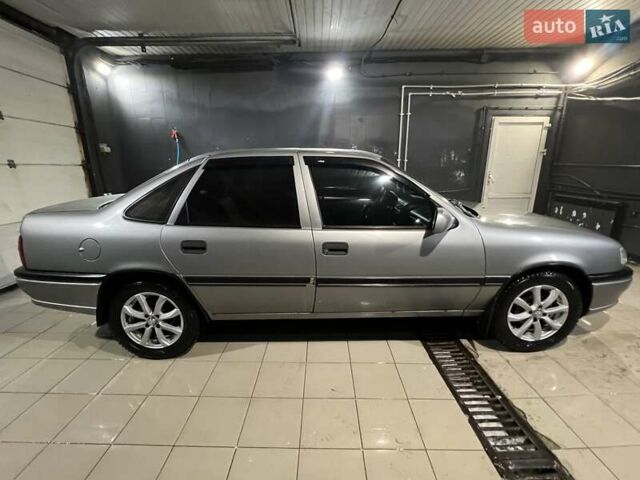 Серый Опель Вектра, объемом двигателя 1.8 л и пробегом 230 тыс. км за 2100 $, фото 4 на Automoto.ua