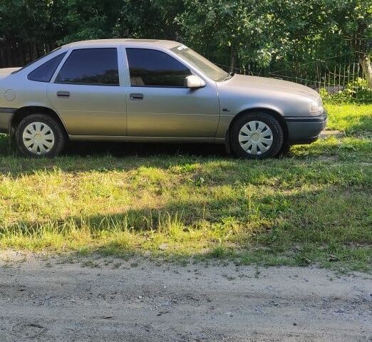 Серый Опель Вектра, объемом двигателя 1.6 л и пробегом 400 тыс. км за 1650 $, фото 2 на Automoto.ua