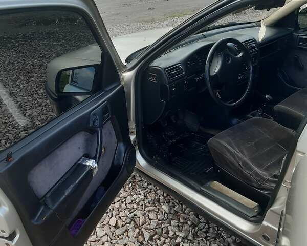 Сірий Опель Вектра, об'ємом двигуна 1.8 л та пробігом 300 тис. км за 850 $, фото 3 на Automoto.ua