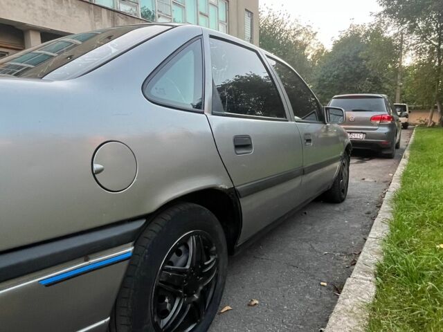 Серый Опель Вектра, объемом двигателя 1.6 л и пробегом 370 тыс. км за 800 $, фото 9 на Automoto.ua