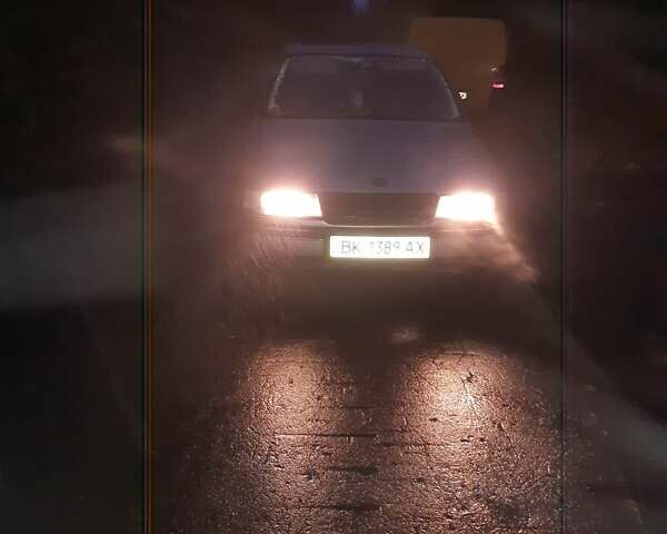 Сірий Опель Вектра, об'ємом двигуна 1.8 л та пробігом 300 тис. км за 850 $, фото 20 на Automoto.ua