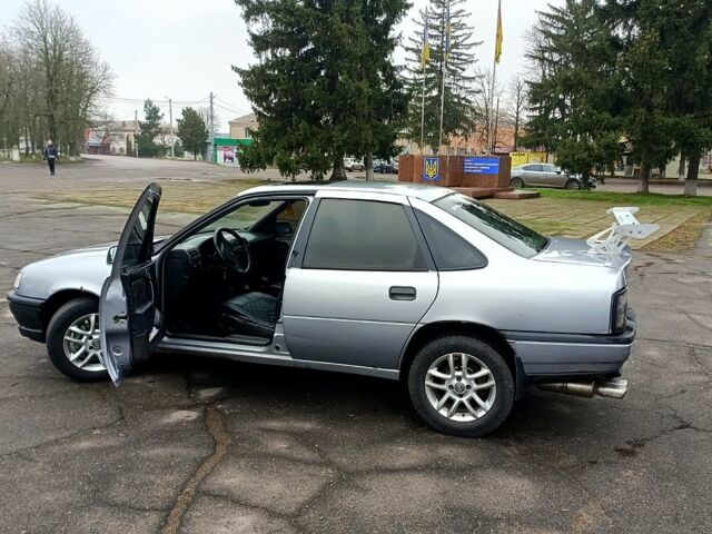 Серый Опель Вектра, объемом двигателя 2 л и пробегом 200 тыс. км за 1400 $, фото 6 на Automoto.ua