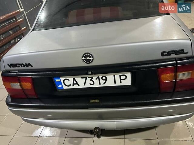 Серый Опель Вектра, объемом двигателя 1.8 л и пробегом 230 тыс. км за 2100 $, фото 2 на Automoto.ua
