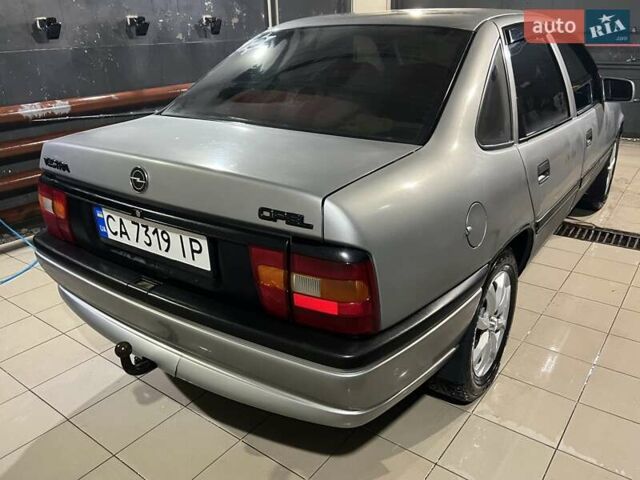 Серый Опель Вектра, объемом двигателя 1.8 л и пробегом 230 тыс. км за 2100 $, фото 1 на Automoto.ua