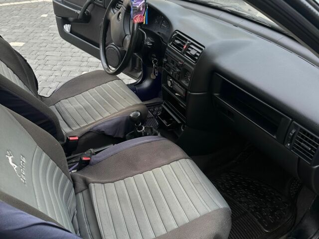 Серый Опель Вектра, объемом двигателя 1.6 л и пробегом 230 тыс. км за 1900 $, фото 7 на Automoto.ua