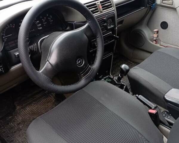 Серый Опель Вектра, объемом двигателя 1.8 л и пробегом 350 тыс. км за 1500 $, фото 5 на Automoto.ua