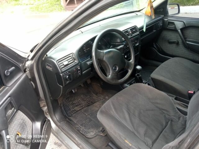 Серый Опель Вектра, объемом двигателя 2 л и пробегом 200 тыс. км за 950 $, фото 8 на Automoto.ua