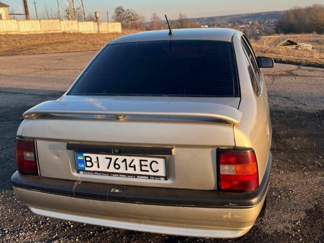 Серый Опель Вектра, объемом двигателя 1.6 л и пробегом 333 тыс. км за 1500 $, фото 6 на Automoto.ua