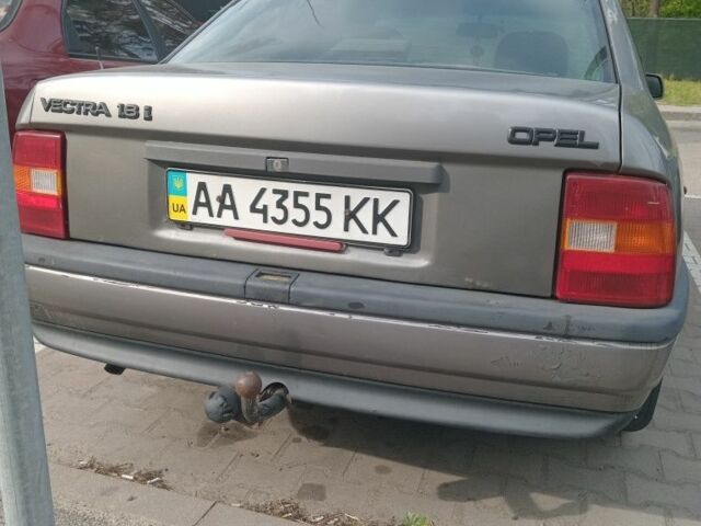Серый Опель Вектра, объемом двигателя 1.8 л и пробегом 350 тыс. км за 1300 $, фото 3 на Automoto.ua