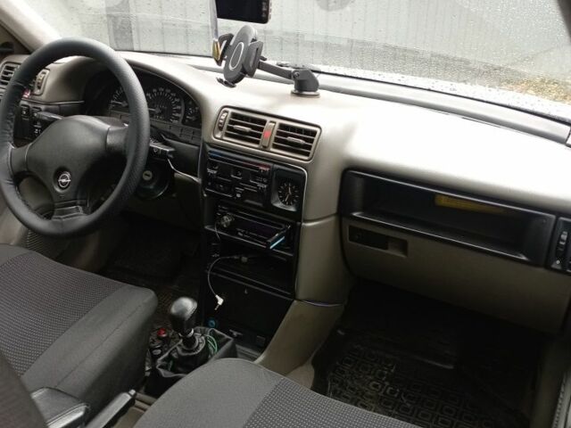 Серый Опель Вектра, объемом двигателя 0 л и пробегом 350 тыс. км за 1500 $, фото 4 на Automoto.ua