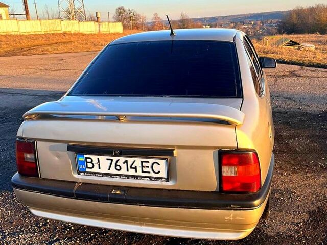 Серый Опель Вектра, объемом двигателя 1.6 л и пробегом 333 тыс. км за 1500 $, фото 1 на Automoto.ua