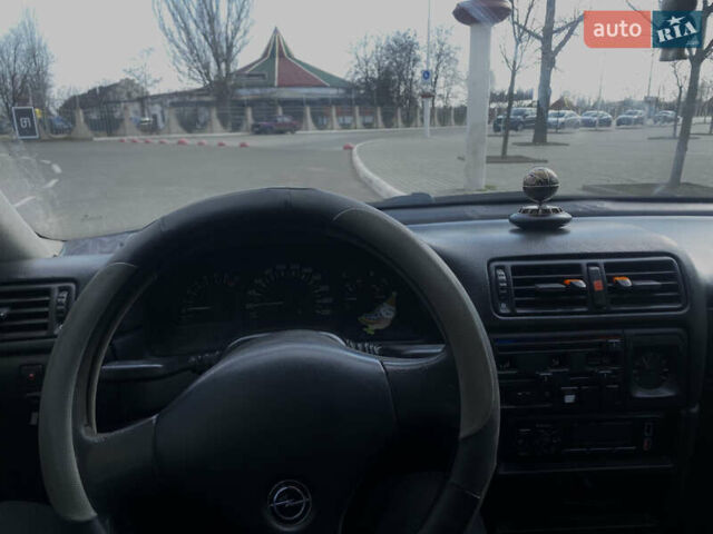 Серый Опель Вектра, объемом двигателя 2 л и пробегом 230 тыс. км за 2100 $, фото 9 на Automoto.ua