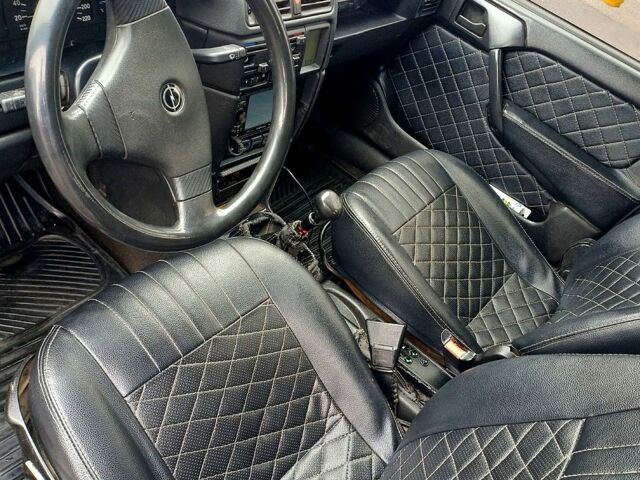 Серый Опель Вектра, объемом двигателя 2 л и пробегом 200 тыс. км за 1400 $, фото 5 на Automoto.ua