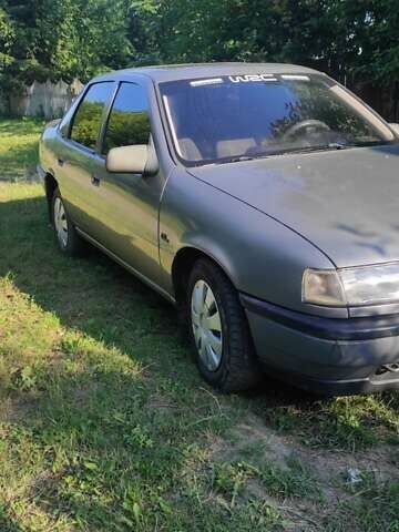 Опель Вектра 1990 в Изяслве на Automoto.ua Серый Опель Вектра, объемом двигателя 1.6 л и пробегом 300 тыс. км за 1650 $, фото 9 на Automoto.ua