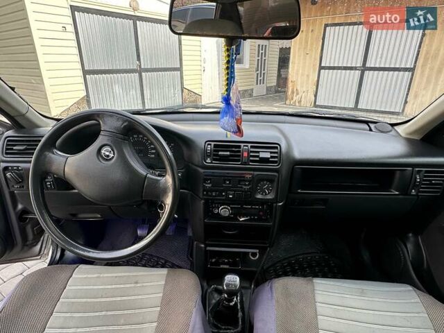 Сірий Опель Вектра, об'ємом двигуна 1.6 л та пробігом 230 тис. км за 1900 $, фото 5 на Automoto.ua