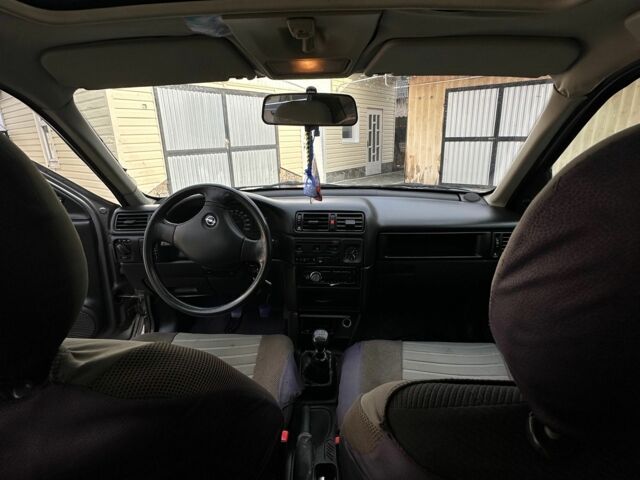 Серый Опель Вектра, объемом двигателя 1.6 л и пробегом 230 тыс. км за 1900 $, фото 8 на Automoto.ua